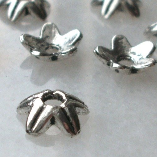 10 coupelles 9mm cape chapeaux calotte perles breloque fleur étoile avec pétales en métal argenté 9mm