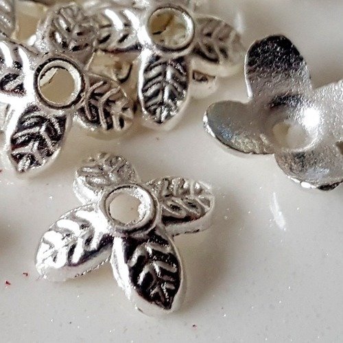 50 coupelles 8mm cape chapeaux callotte perles breloque avec pétales fleur en métal argenté argent tibétain a34