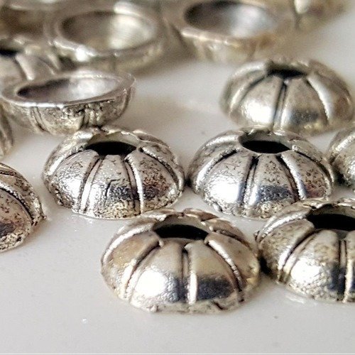 20 coupelles 6mm cape cône chapeaux callotte perles breloque en métal argenté argent tibétain 