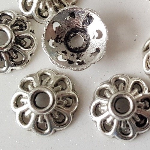 25 coupelles 10mm cape cone chapeaux callotte perles breloque avec pétales fleur en métal argenté