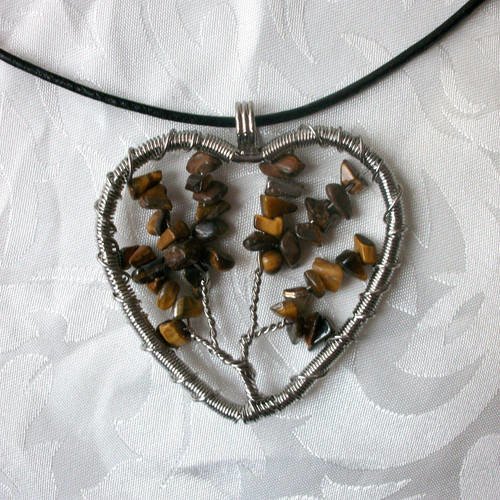 Collier avec pendentif en forme de coeur arbre de vie en acier et roche pierre naturelle gemme oeil de tigre lithothérapie