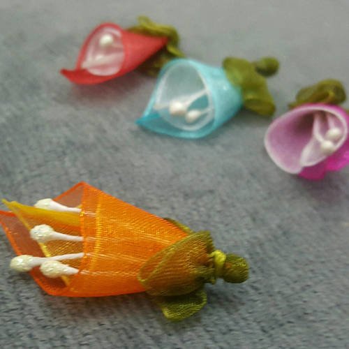 1 perles fleur arum ou calla en tissus organza orange et vert 35x15mm