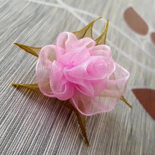 1 perles grande fleur rose en tissus organza rose et vert 30x45mm
