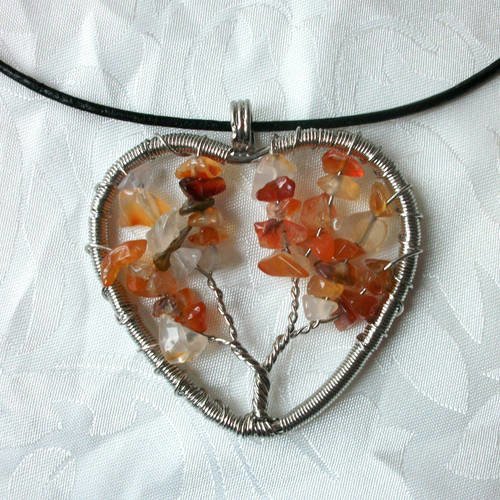 Collier avec pendentif en forme de coeur arbre de vie en acier et roche pierre naturelle gemme agate orange lithothérapie