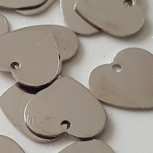 50 pendentifs paillettes coeur en métal argenté 10mm