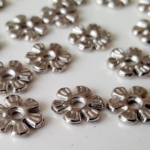 25 perles 9mm intercalaires connecteurs intermédiaires fleur rond en métal argenté