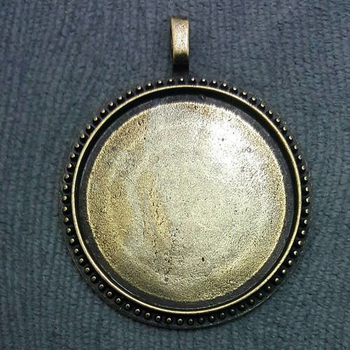 1 grand pendentif support cabochon rond décor points en métal bronzé 5,6cm  bronze antique t75