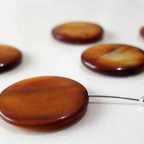 1 perles plates marron galet de coquillage de véritable nacre 20mm