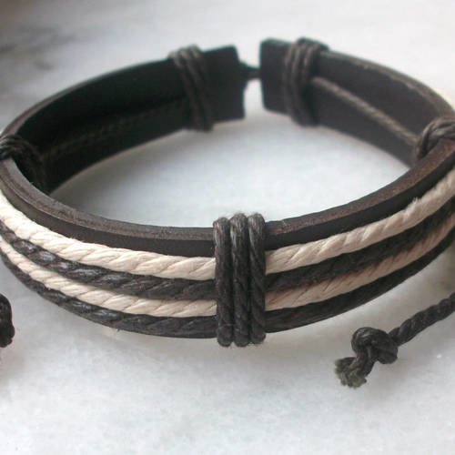 Bracelet cuir et cordons marron et blanc ciré avec noeud à taille coulissante a22