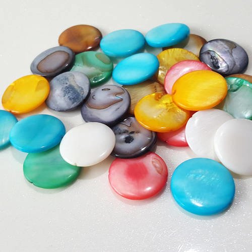 20 perles plates galet de coquillage en mélange de véritable nacre multicolore 20mm a36