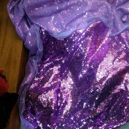 Coupon tissu sequin violet 1m x 1,40m pour embélissement décoration fêtes coussin habillage costumes