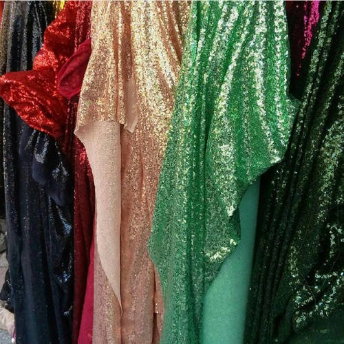 Coupon tissu sequin vert claire 1m x 1,40m pour embélissement décoration fêtes coussin habillage costumes