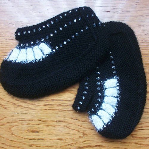 Paire de chausson d'intérieur en laine noir et blanc pailletté et perles de rocaille transparent pour femme
