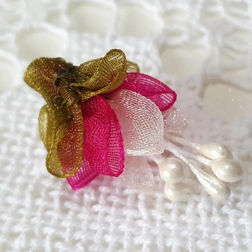 1 perles fleur fuschia en tissus organza rose blanc et vert 30x17mm