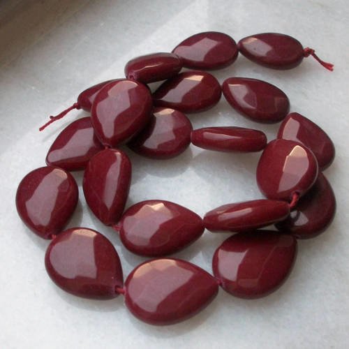 1 pendentif perle goutte plate percé jade rouge facette 20x15mm facetté pierre naturelle  a37