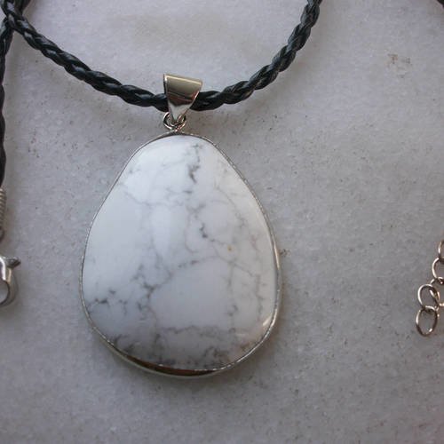 Collier cuir torsadé avec pendentif en roche pierre naturelle polie gemme howlite * lithothérapie