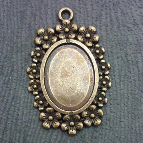 1 pendentif support cabochon ovale décor fleurs en métal bronzé 4,7cm  bronze antique t73