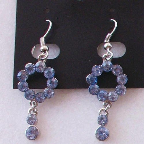 Boucles d oreilles cercle en métal argenté et strass bleu claire bijoux b31