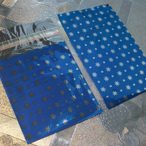 100 emballages pochettes cadeaux 8cm étoiles bleu métallisé argenté sachets avec rabat à ruban adhésif c30