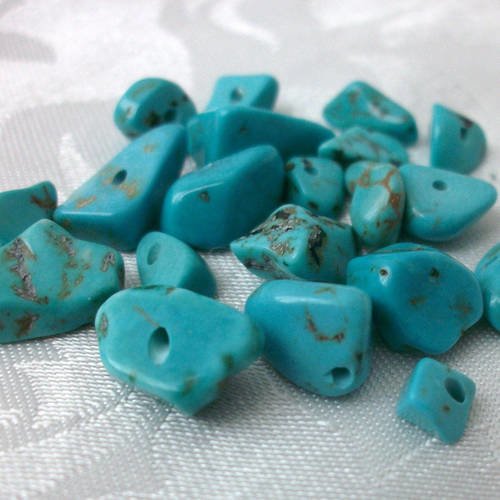 Lot de 20 perles pépite chips de turquoise 5 à 10mm pierre naturelle semi précieuse
