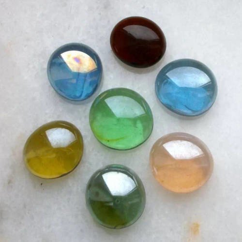 Lot de 60 petits cabochons galets en verre multicolore translucide 18mm  b65