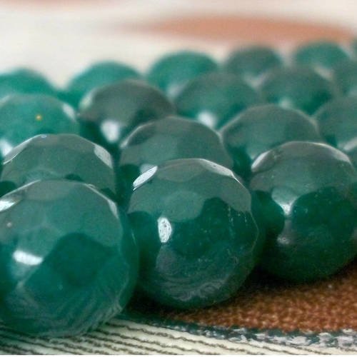 2 perles percé pierre fine jade vert à facettes 8mm gemme pierre naturelle semi précieuse a43
