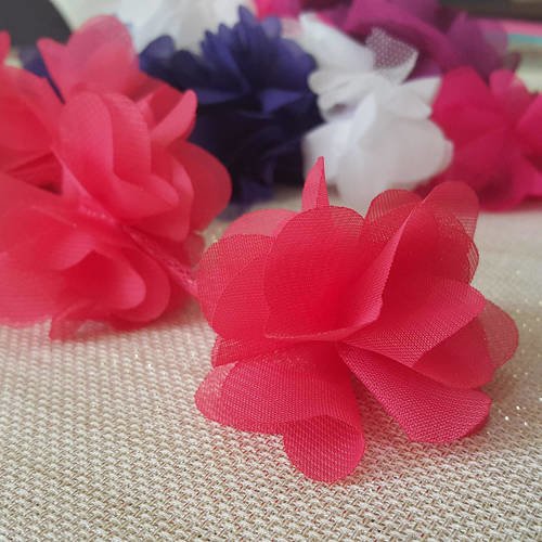 Une très belle fleur en chiffon rose - 6cm de diamètre - pour coller coudre ou collier