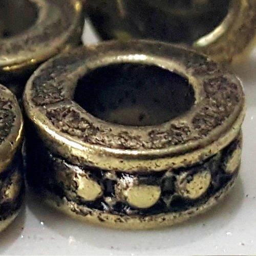 4 entretoise ronde forme anneau rondelle avec motifs incrustés, anneaux en métal bronzé 9mm 