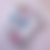 1 pendentif chat sur licorne blanc rose et bleu 25x27mm email en métal argenté émaillé 