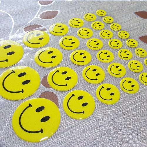 33 autocollants sticker smiley différente taille 2cm à 6cm pour activités manuelles scrapbooking