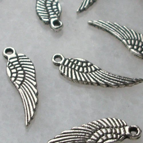 10 breloque mini aile ange oiseau 17mm en métal argenté argent tibétain 