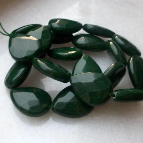 1 pendentif perle goutte plate jade vert foncé facette 20x15mm facetté percé pierre fine gemme pierre  a37