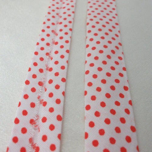 1 mètre de ruban biais largeur 20mm en tissu blanc avec pois rouge * 65 % polyester 35 % coton * vendu au mètre a20