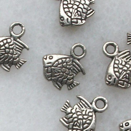 10 pendentifs breloque mini poisson 5x6mm en métal argenté argent tibétain 