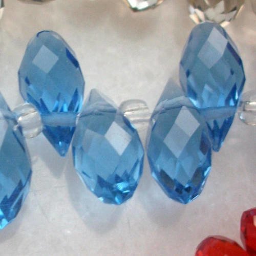 10 perles de bohème goutte bleu 12x6mm en verre à facettes transparente