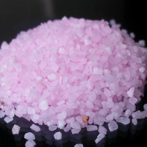 Sachet de 20g rempli de sable gros grain de couleur rose idéal pour remplir vos globes 