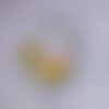 1 pendentif chat dance robe blanc et jaune 25x21mm email en métal argenté émaillé 