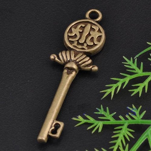 1 pendentif breloque en forme de clé en métal bronzé 11mm 