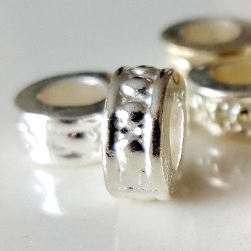 4 entretoise ronde 9mm forme anneau rondelle avec motifs incrustés, anneaux en métal argenté 