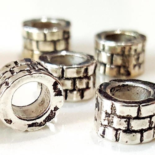 7 perles ronde 9mm avec motif en métal argenté 