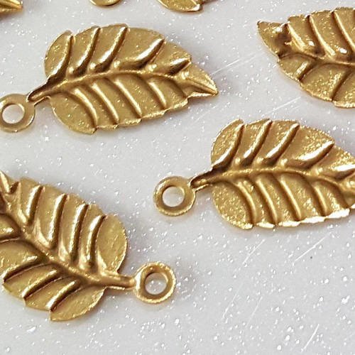 20 pendentifs breloques feuilles double face en métal doré 15mm 