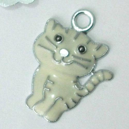 Pendentif breloque chat blanc métal argenté émaillé animal  a26