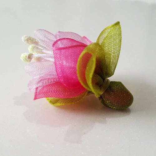 1 perles grande fleur fuschia en tissus organza rose blanc et vert 30x27mm 