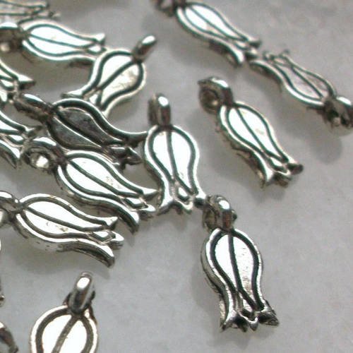 10 pendentifs perles breloque tulipe fleur en métal argenté 11mm 