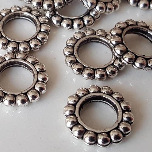 15 perles 9mm intercalaires connecteurs intermédiaires rond fleur en métal argenté 
