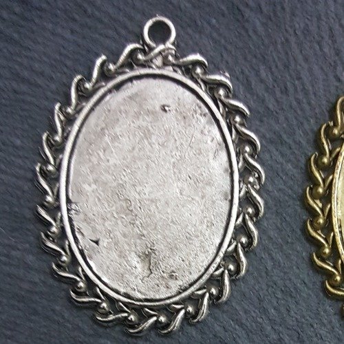1 pendentif support cabochon ovale en métal argenté 5cm