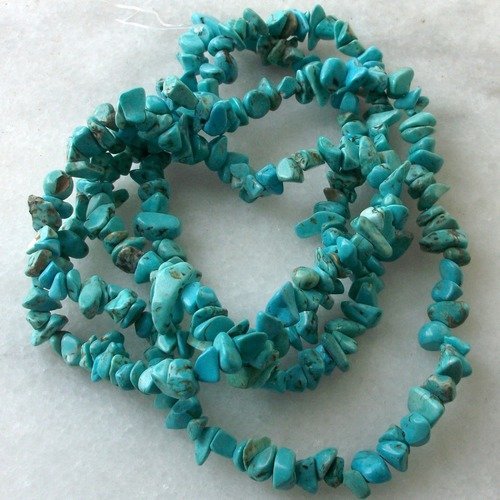 Enfilade fil de 80cm de perles pépite chips de turquoise  5 à 10mm pierre naturelle semi précieuse b63