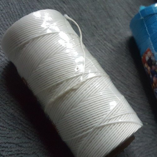 100 mètres de fil de nylon tressé blanc de 0,6mm de diamètre pour créations shamballa