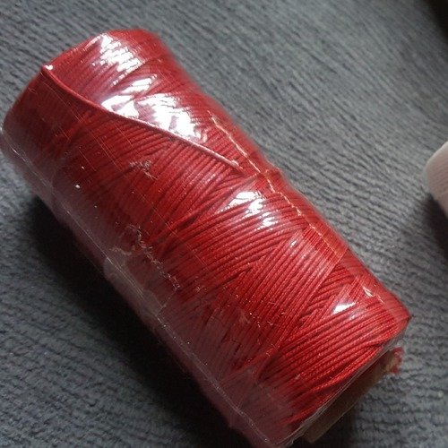 100 mètres de fil de nylon tressé rouge de 0,6mm de diamètre pour créations shamballa