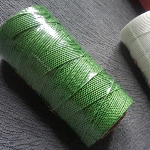 100 mètres de fil de nylon tressé vert de 0,6mm de diamètre pour créations shamballa